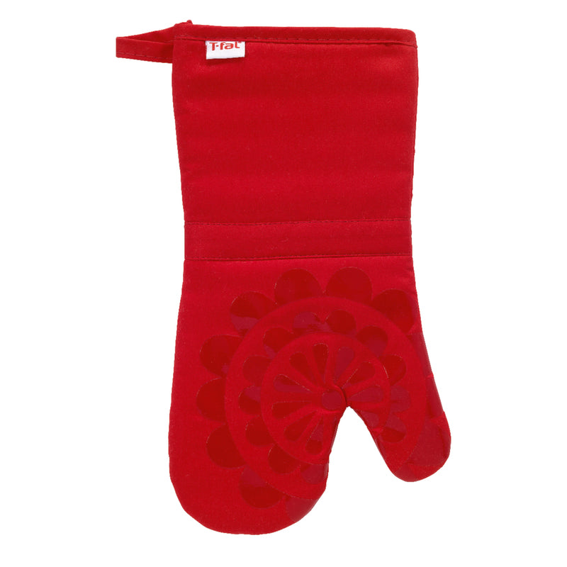 Red oven mitts from Emery Jensen, set of 6, kitchen textiles for heat protection in cooking and baking.